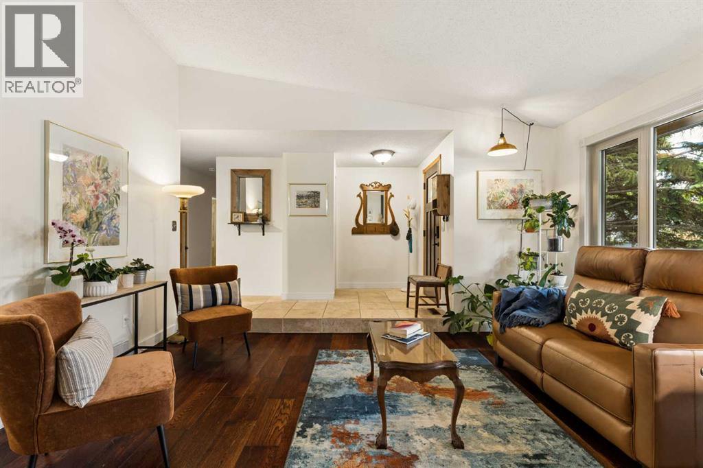 3216 Oakwood Drive Sw, Calgary, Alberta  T2V 0J9 - Photo 4 - A2321582