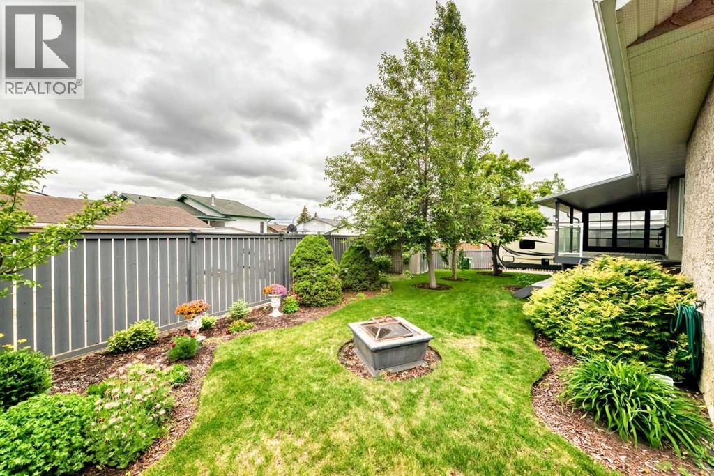 15 East Close, Red Deer, Alberta  T4R 2K2 - Photo 39 - A2320930