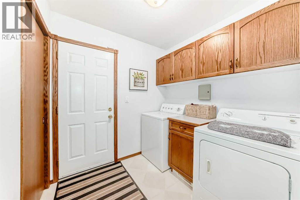 15 East Close, Red Deer, Alberta  T4R 2K2 - Photo 26 - A2320930