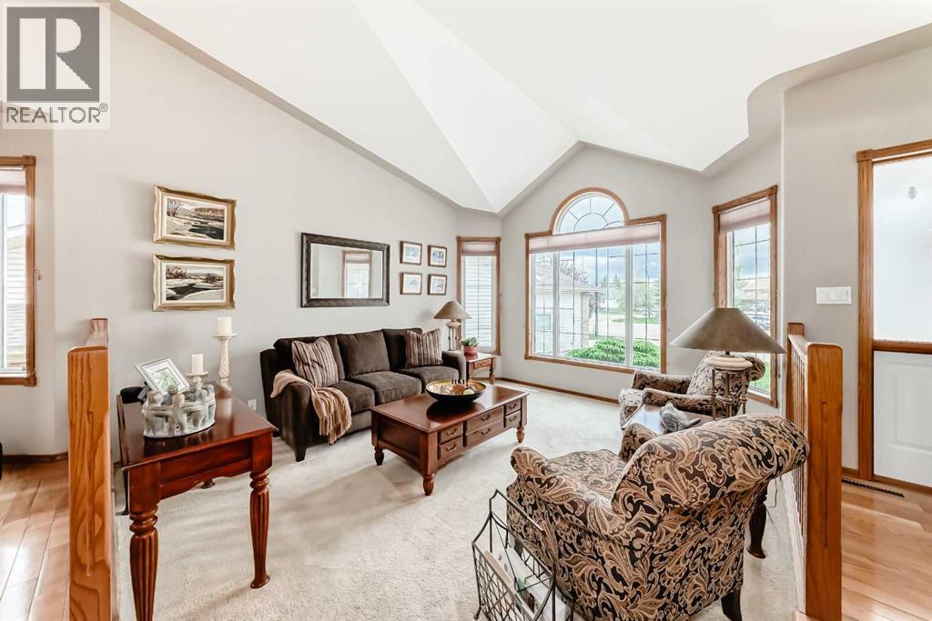 15 East Close, Red Deer, Alberta  T4R 2K2 - Photo 4 - A2320930