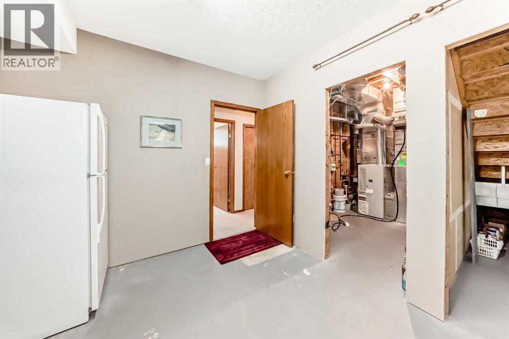 15 East Close, Red Deer, Alberta  T4R 2K2 - Photo 31 - A2320930