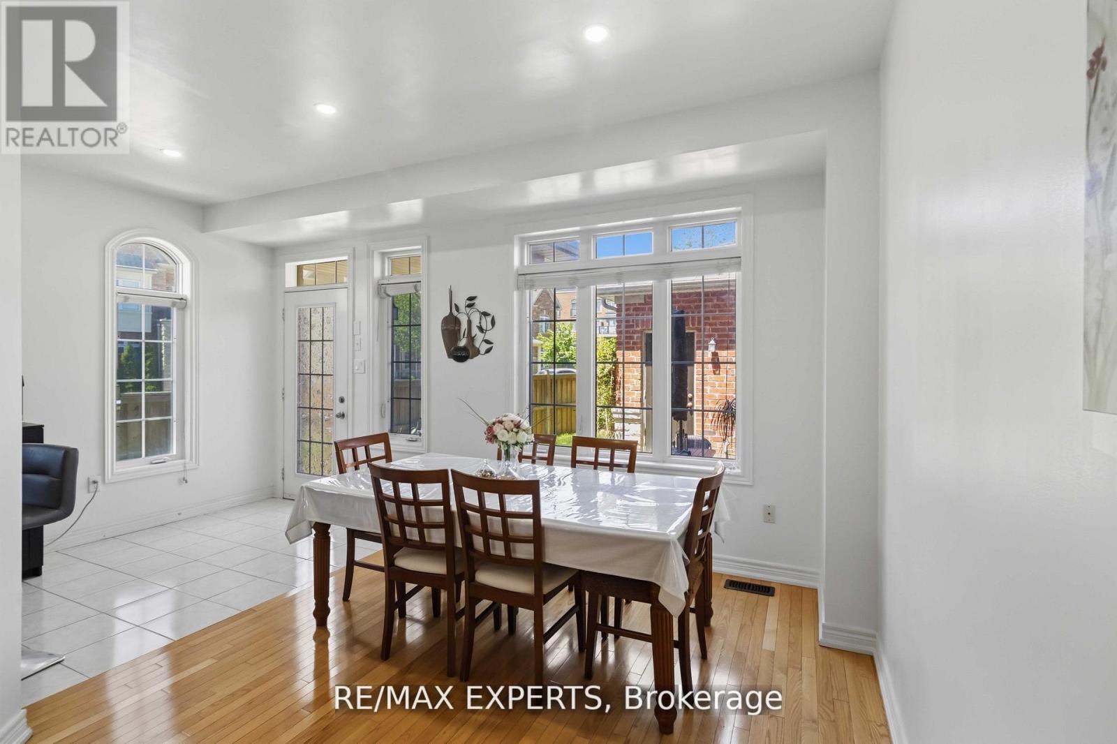 245 Isaac Devins Boulevard, Toronto, Ontario  M9M 0B6 - Photo 16 - W13468092