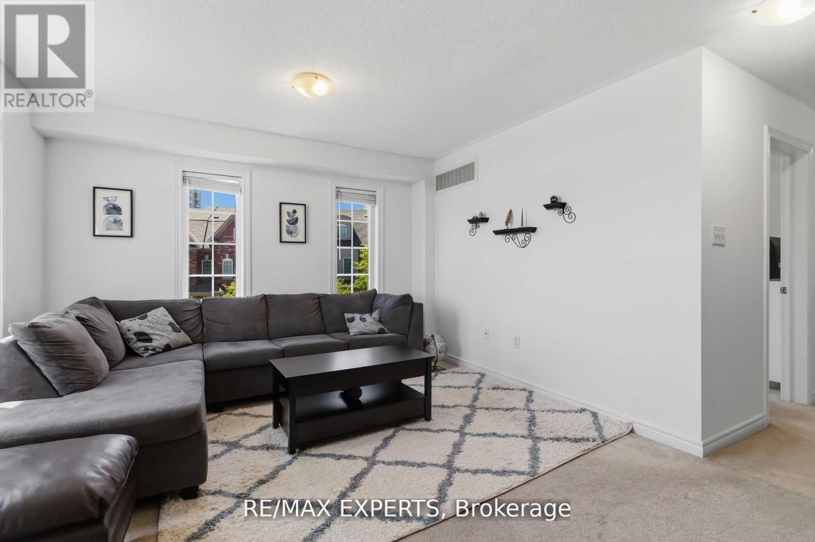 245 Isaac Devins Boulevard, Toronto, Ontario  M9M 0B6 - Photo 19 - W13468092