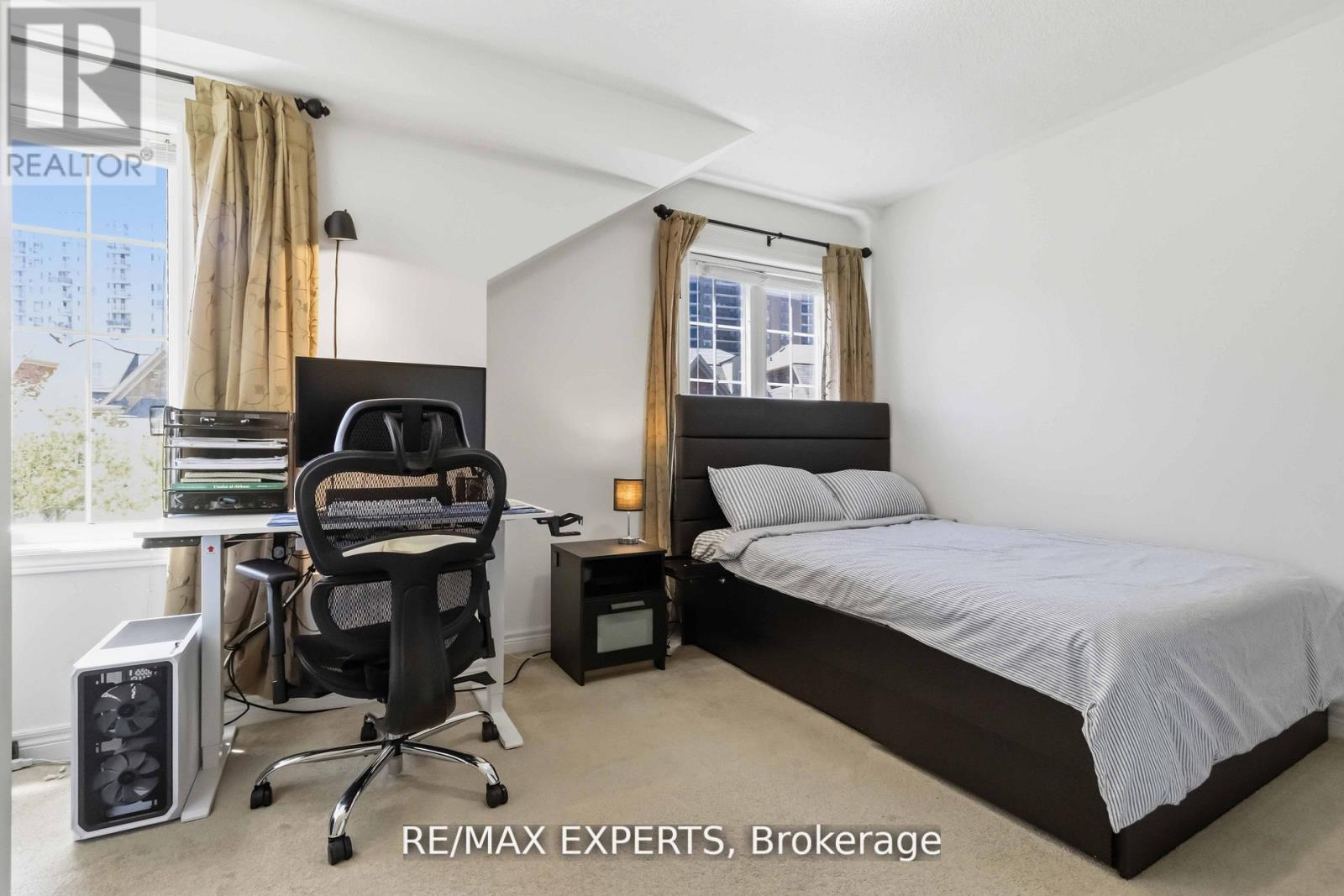245 Isaac Devins Boulevard, Toronto, Ontario  M9M 0B6 - Photo 20 - W13468092