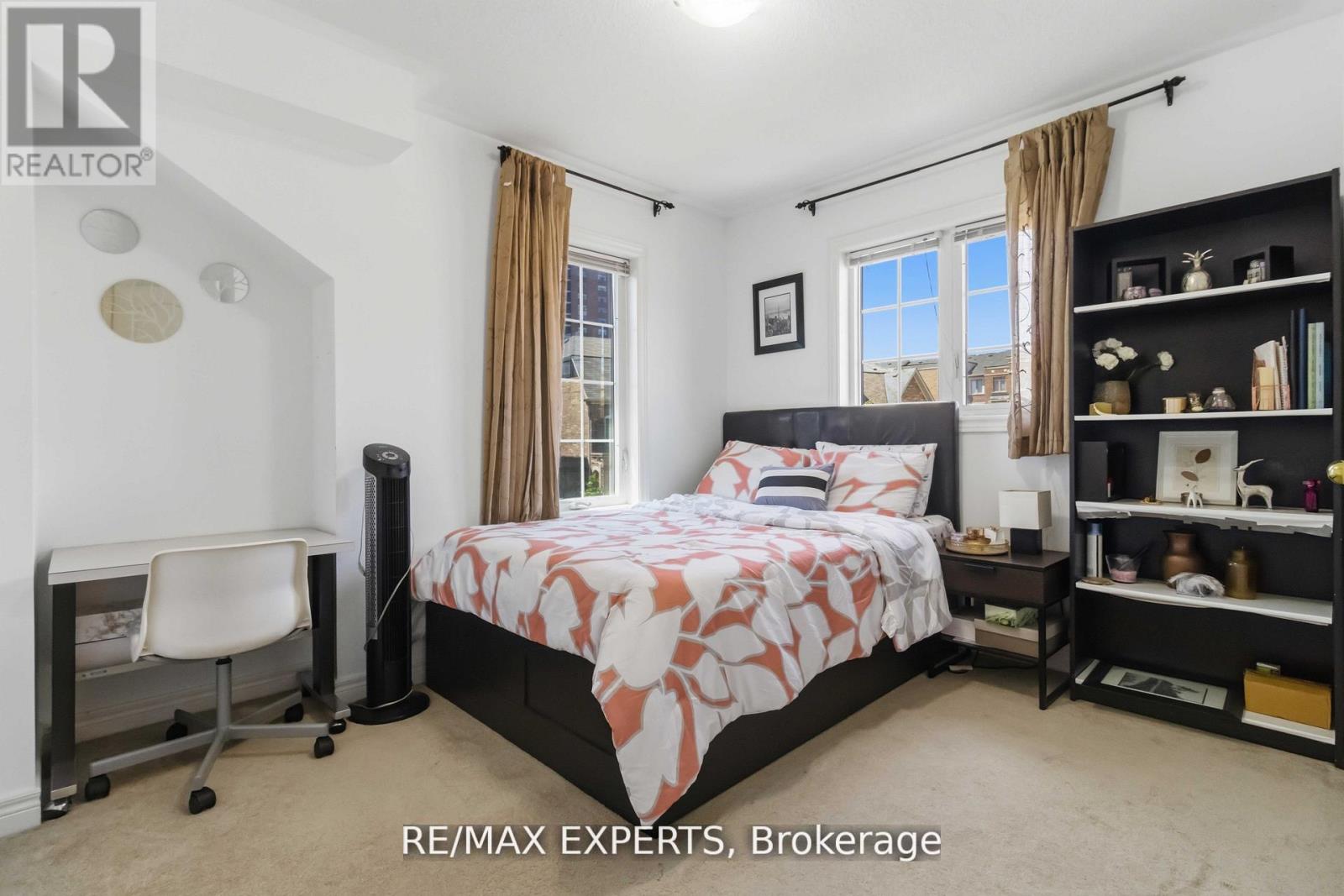 245 Isaac Devins Boulevard, Toronto, Ontario  M9M 0B6 - Photo 22 - W13468092
