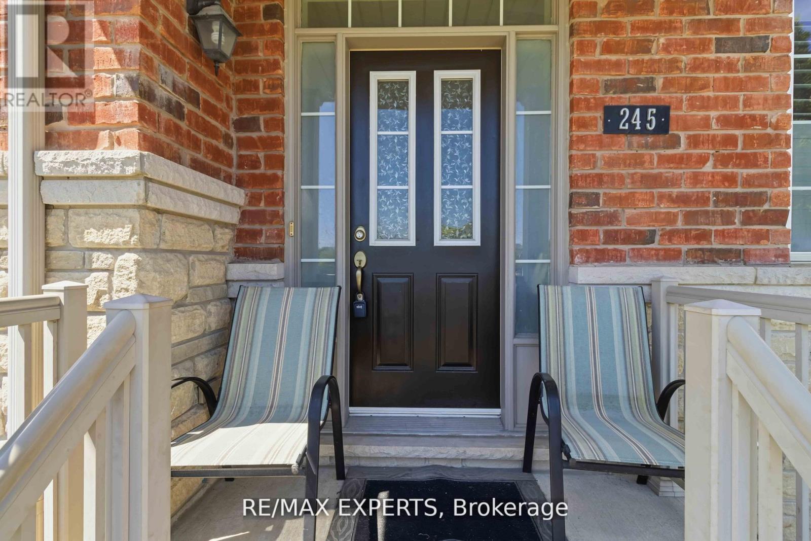 245 Isaac Devins Boulevard, Toronto, Ontario  M9M 0B6 - Photo 3 - W13468092