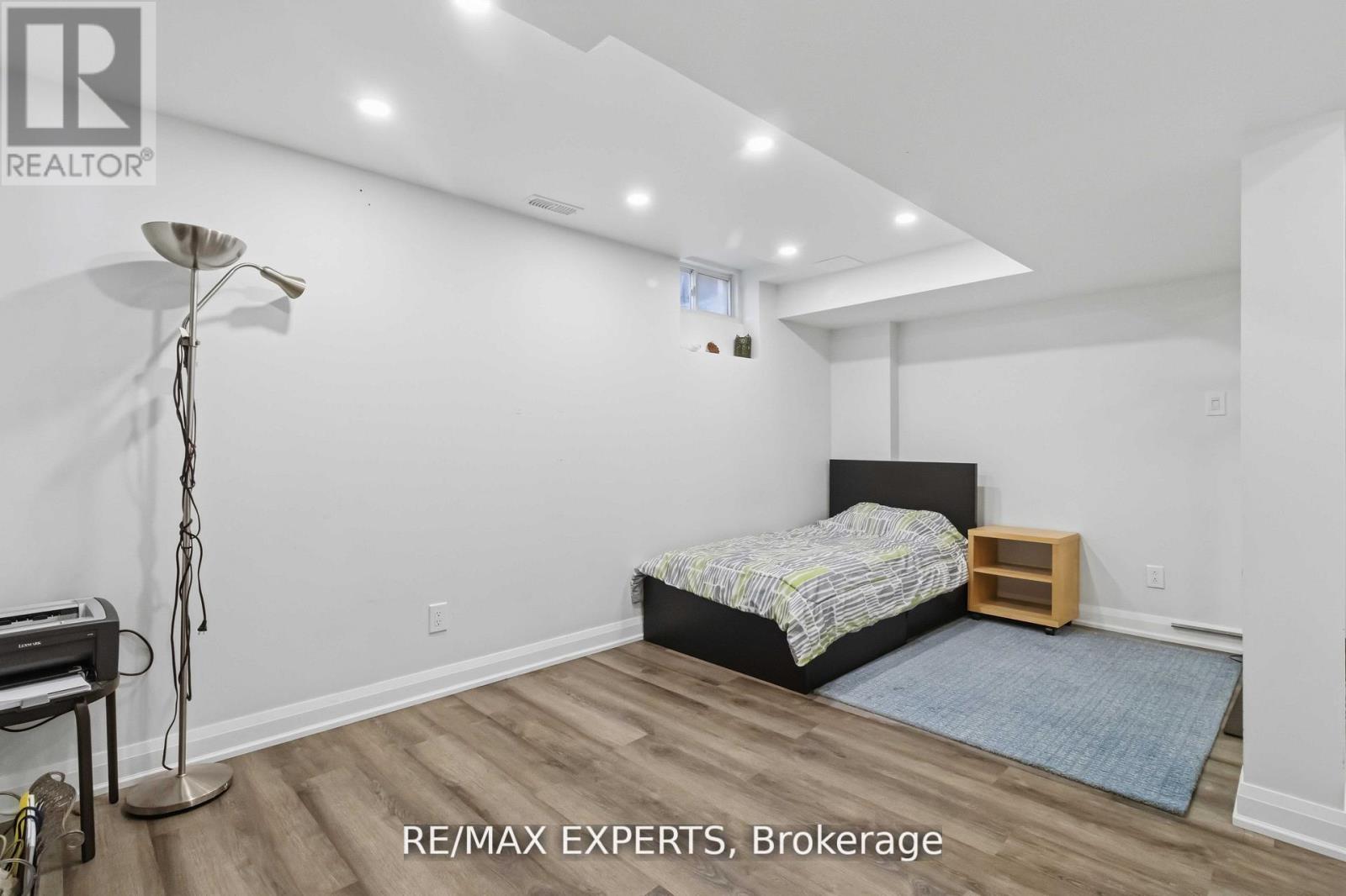 245 Isaac Devins Boulevard, Toronto, Ontario  M9M 0B6 - Photo 34 - W13468092