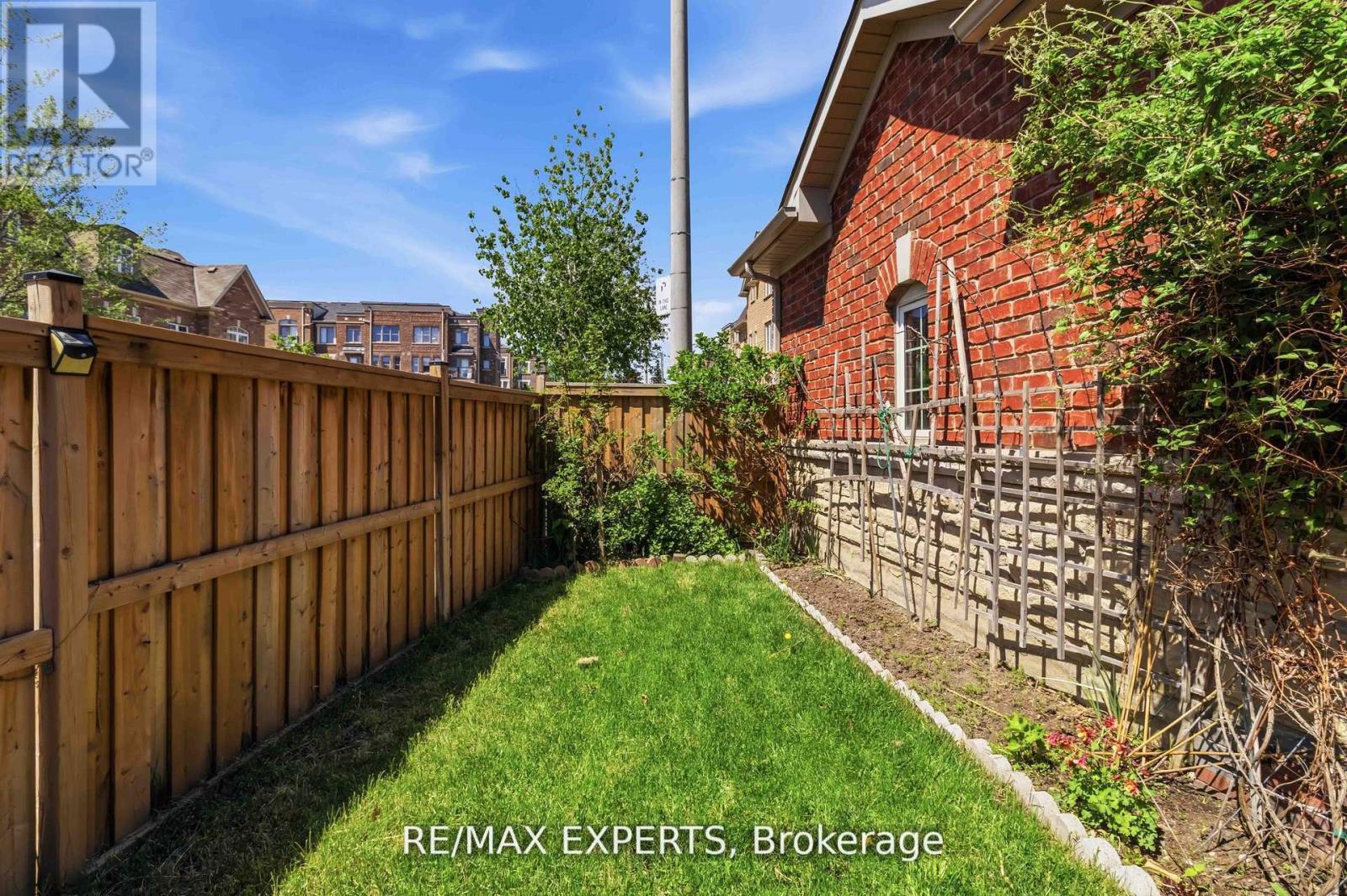 245 Isaac Devins Boulevard, Toronto, Ontario  M9M 0B6 - Photo 38 - W13468092