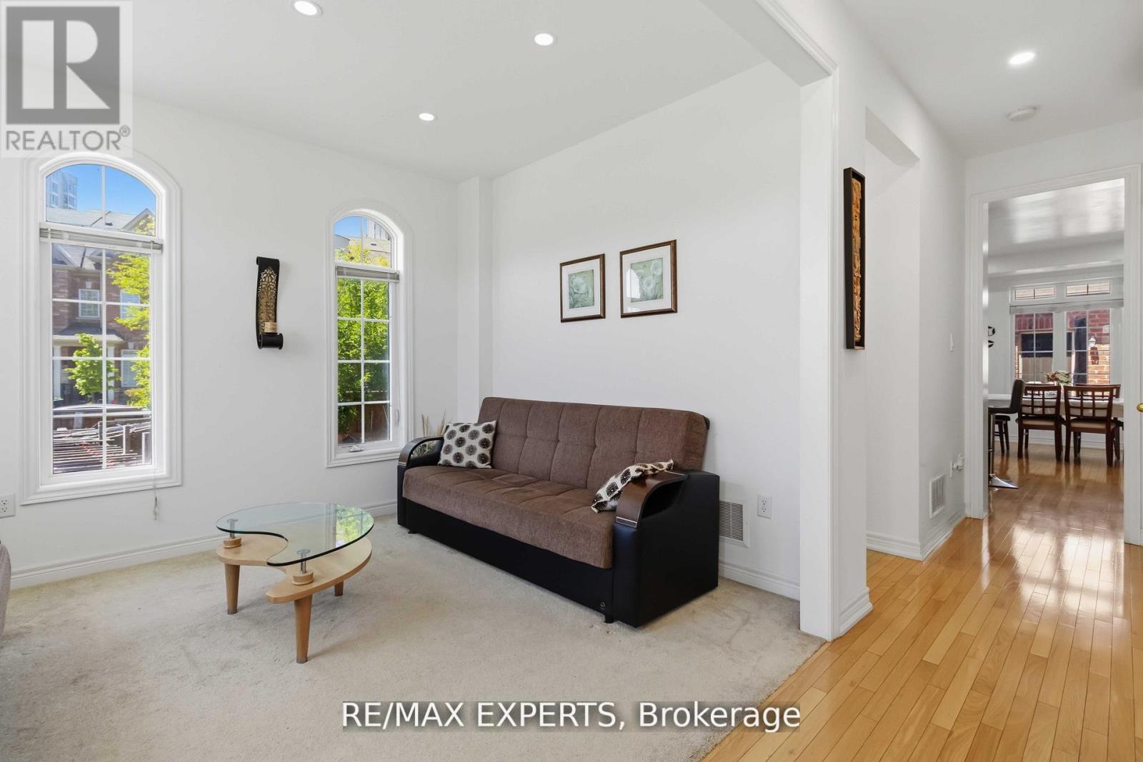 245 Isaac Devins Boulevard, Toronto, Ontario  M9M 0B6 - Photo 5 - W13468092