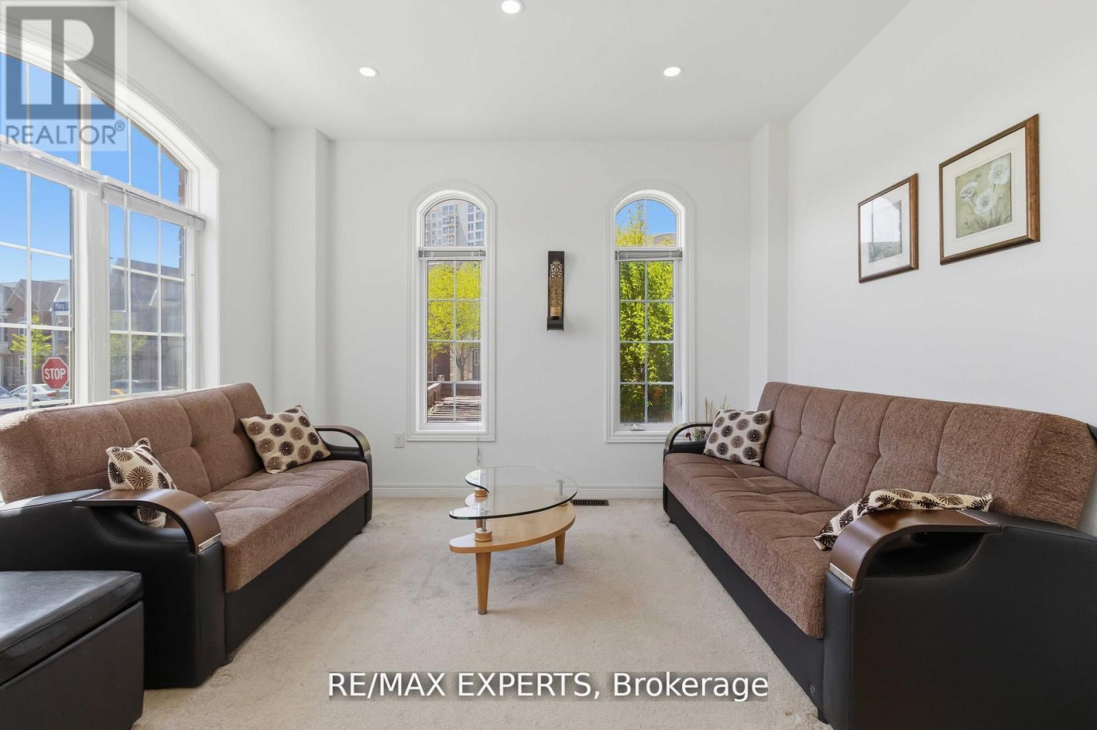245 Isaac Devins Boulevard, Toronto, Ontario  M9M 0B6 - Photo 6 - W13468092
