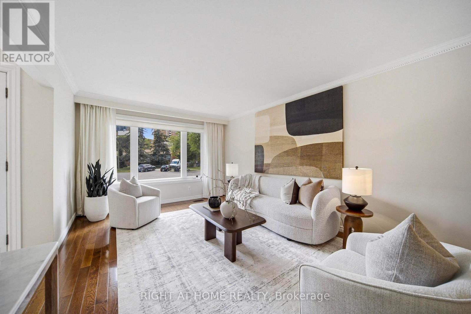 <div class="slider-price">$1,099,999</div><p>63 Vanguard Drive, Toronto, Ontario</p>