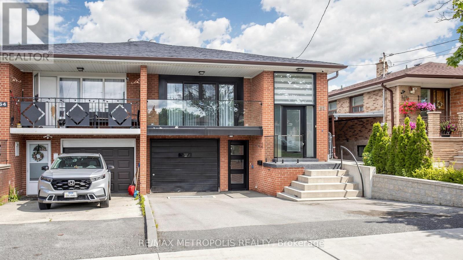 <div class="slider-price">$1,135,000</div><p>62 Davelayne Road, Toronto, Ontario</p>