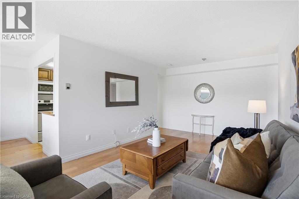 8 Village Green Boulevard Unit# 812, Stoney Creek, Ontario  L8G 5B8 - Photo 6 - 40838723