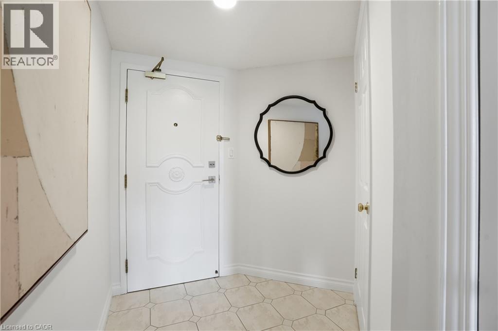 8 Village Green Boulevard Unit# 812, Stoney Creek, Ontario  L8G 5B8 - Photo 3 - 40838723