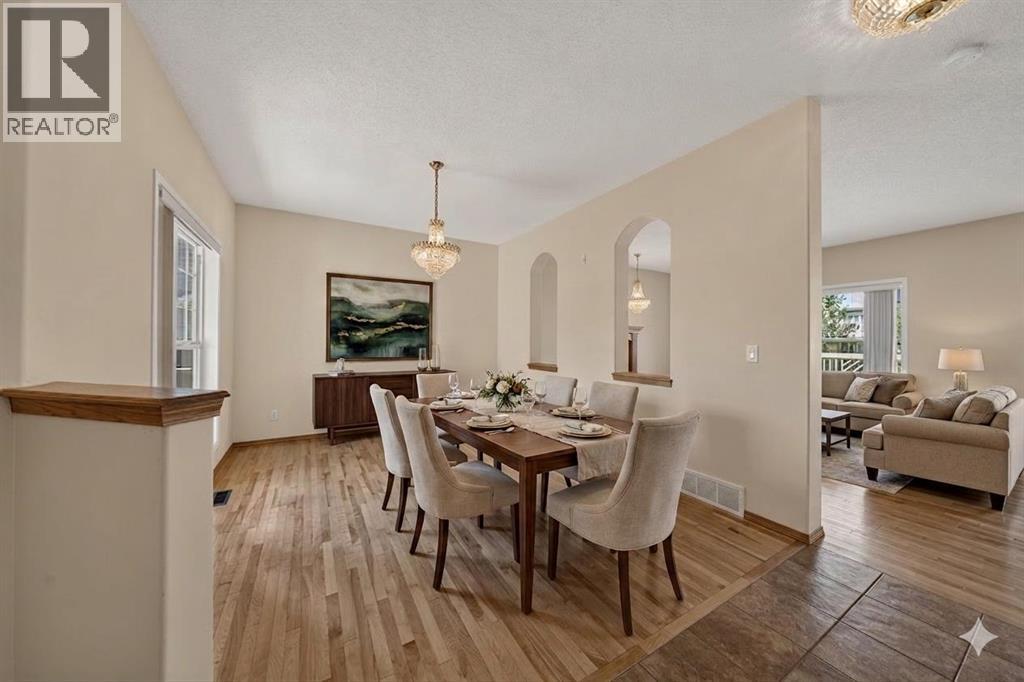 63 Cougartown Close Sw, Calgary, Alberta  T3H 0B3 - Photo 5 - A2320648
