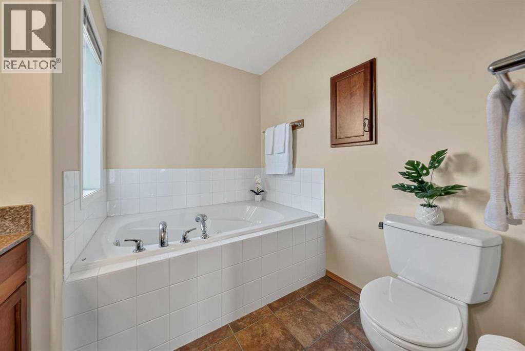 63 Cougartown Close Sw, Calgary, Alberta  T3H 0B3 - Photo 30 - A2320648