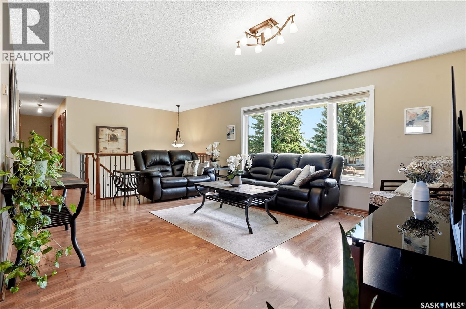 154 Mount Allison Crescent, Saskatoon, Saskatchewan  S7H 4A5 - Photo 5 - SK040093