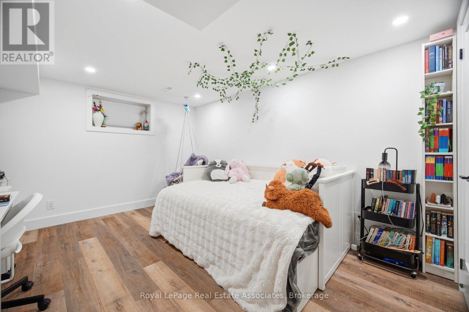 45 Cleaveholm Drive, Halton Hills, Ontario  L7G 3E3 - Photo 33 - W13463366