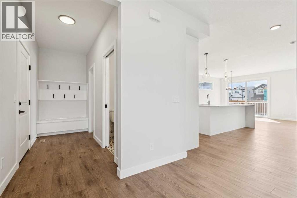 35 Creekside Rise SW, Calgary, Alberta T2X 5V9 - Photo 4 - A2322503