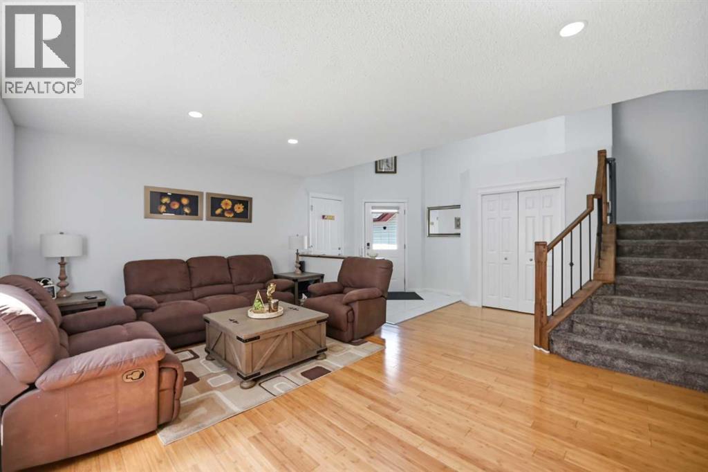 89 Saddlehorn Close NE, Calgary, Alberta  T3J 5C6 - Photo 6 - A2322460