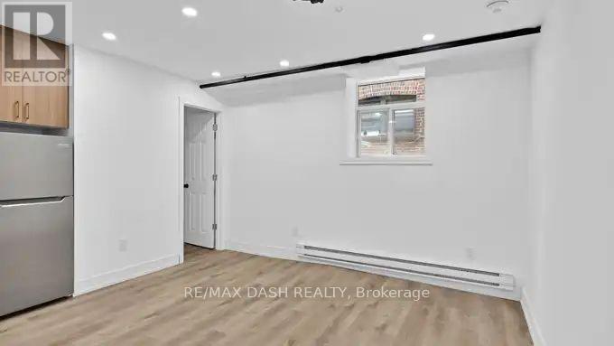 30 - 917 St Clair Avenue W, Toronto, Ontario  M6C 1C7 - Photo 11 - C13468420