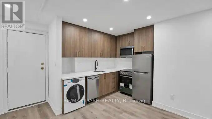 30 - 917 St Clair Avenue W, Toronto, Ontario  M6C 1C7 - Photo 17 - C13468420