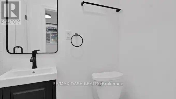 30 - 917 St Clair Avenue W, Toronto, Ontario  M6C 1C7 - Photo 30 - C13468420