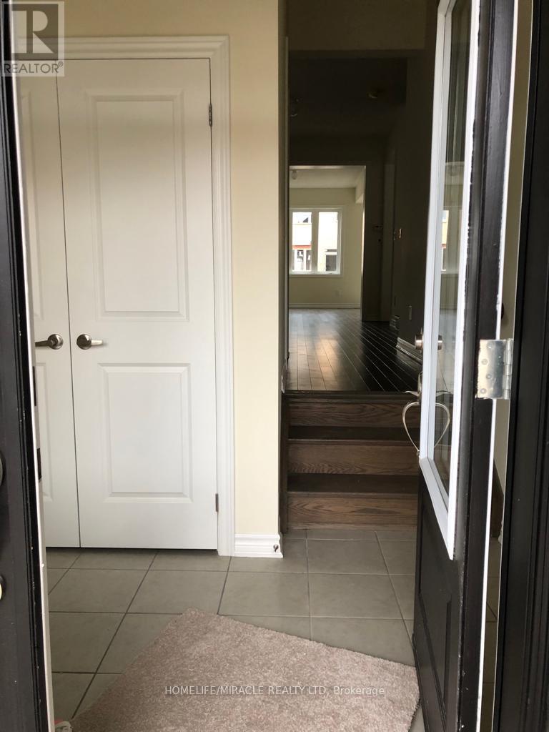 25 Closson Drive, Whitby, Ontario  L1P 0M9 - Photo 2 - E13468426