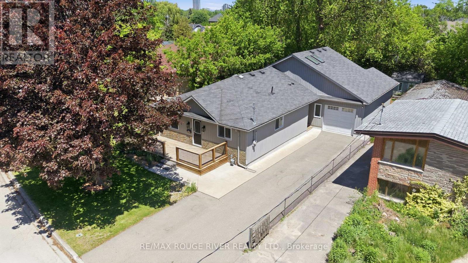 717 Hillview Crescent, Pickering, Ontario  L1W 2R6 - Photo 2 - E13468432