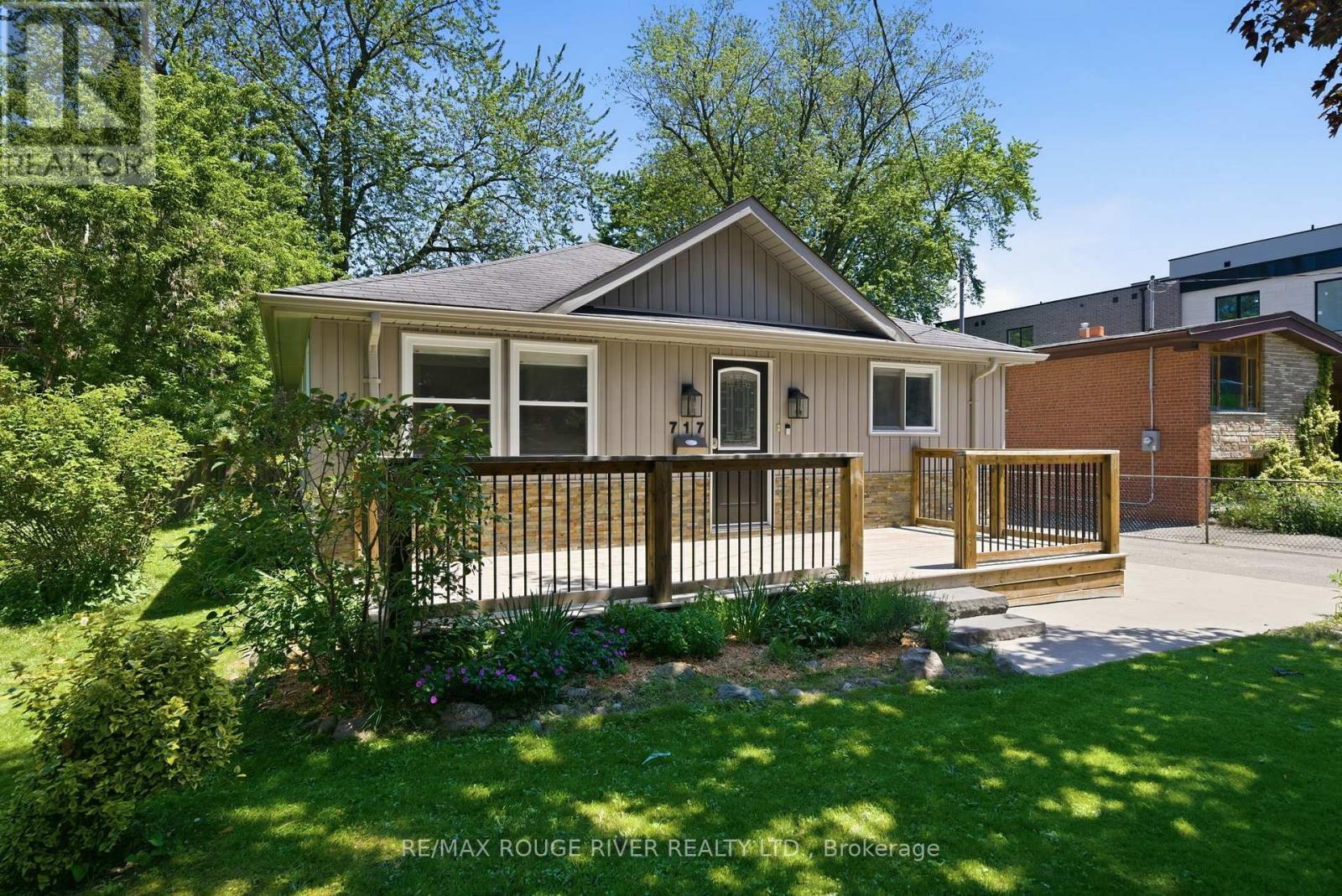 717 Hillview Crescent, Pickering, Ontario  L1W 2R6 - Photo 3 - E13468432