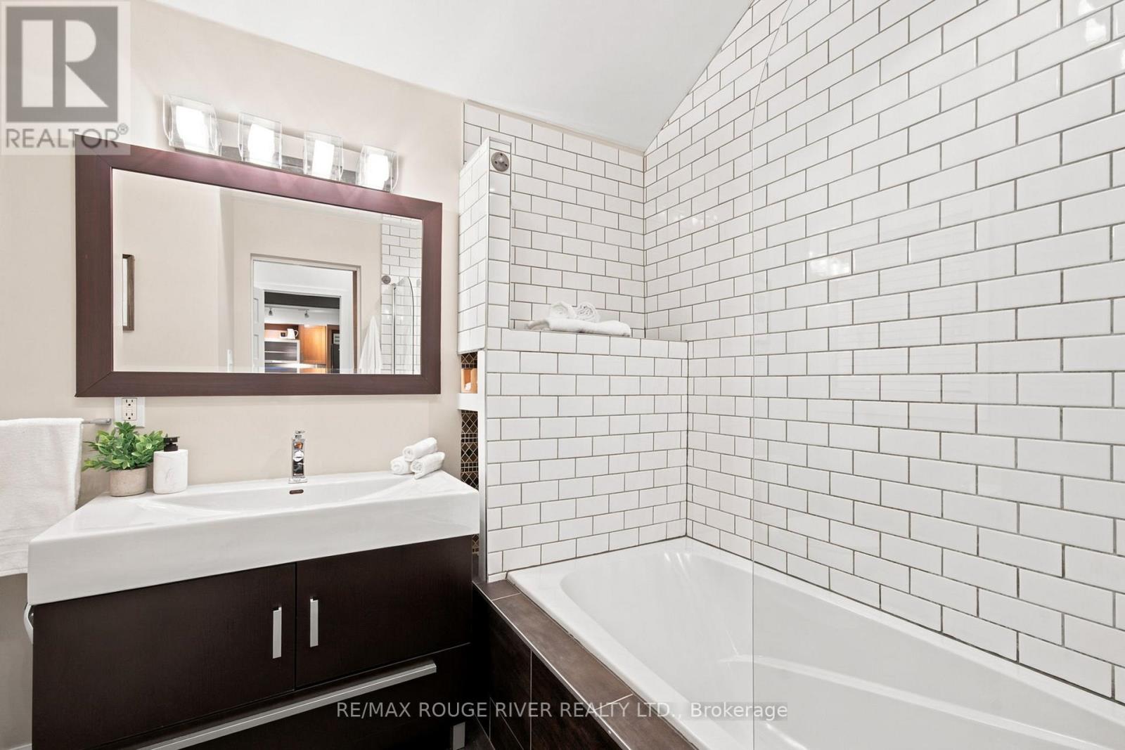 717 Hillview Crescent, Pickering, Ontario  L1W 2R6 - Photo 31 - E13468432