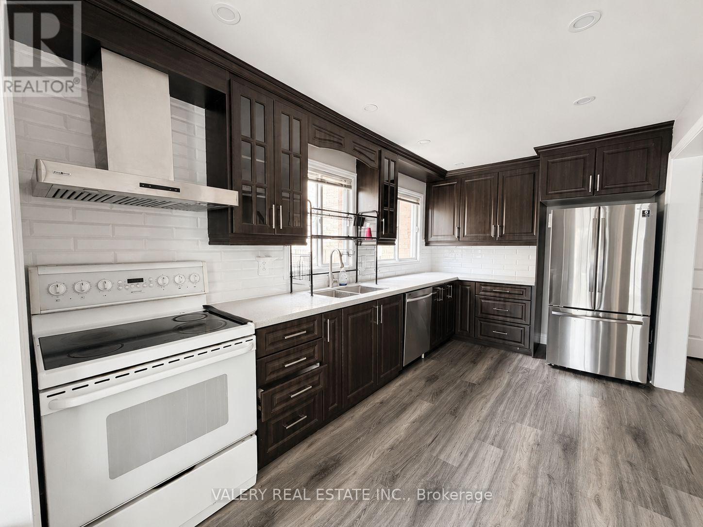 12 Letty Avenue, Brampton, Ontario  L6Y 4T5 - Photo 2 - W13468386