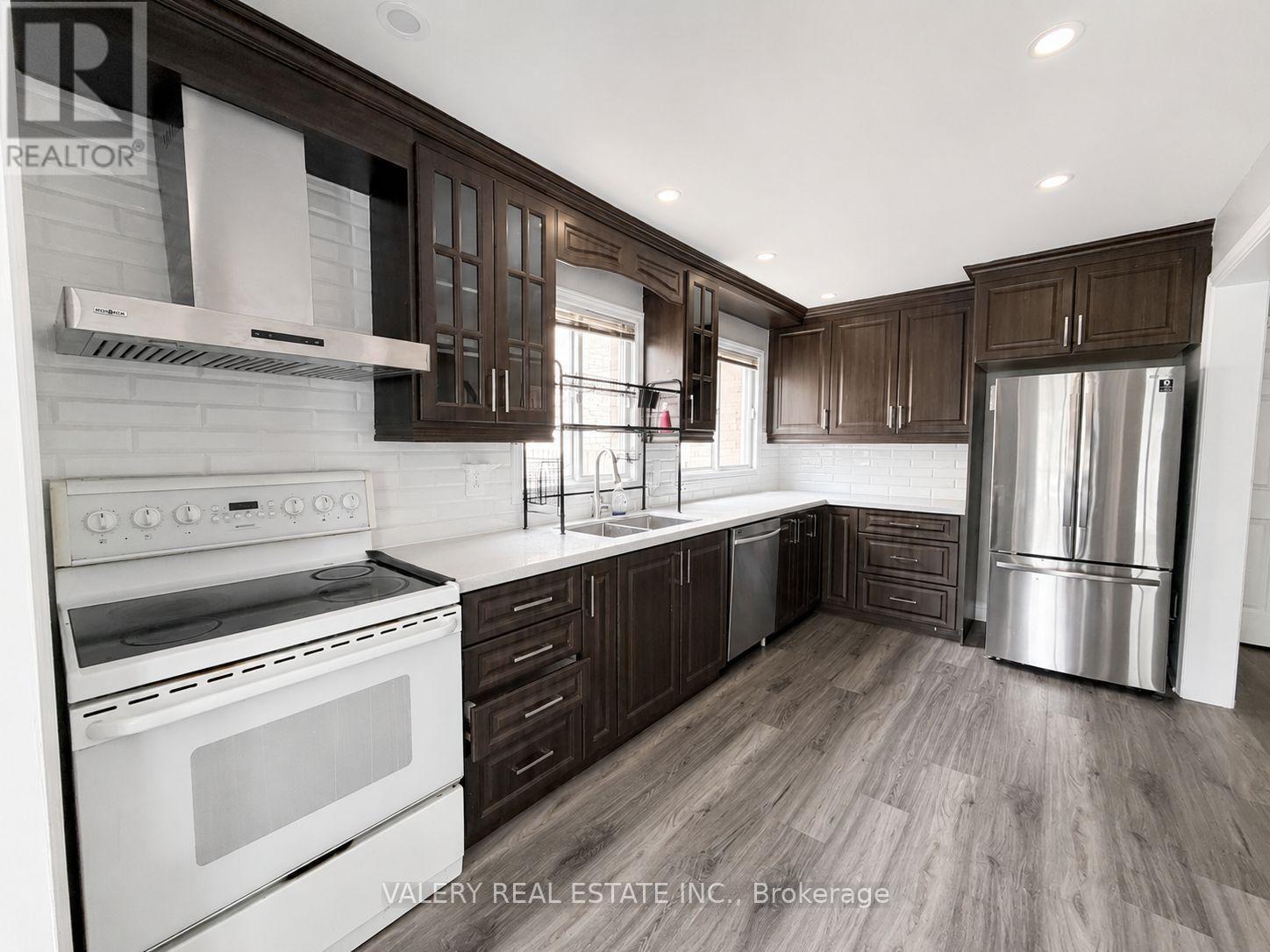 12 Letty Avenue, Brampton, Ontario  L6Y 4T5 - Photo 3 - W13468386