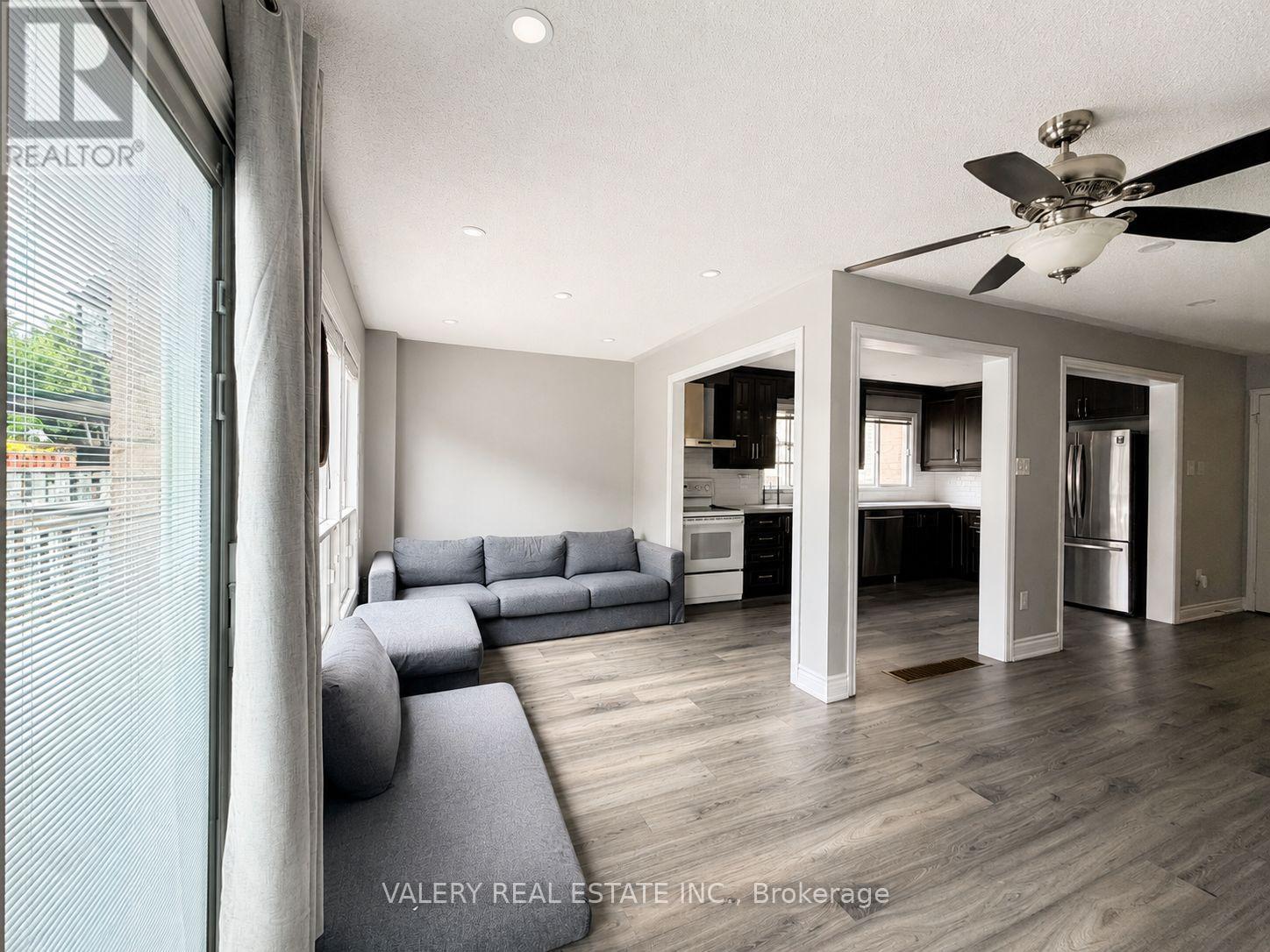 12 Letty Avenue, Brampton, Ontario  L6Y 4T5 - Photo 4 - W13468386
