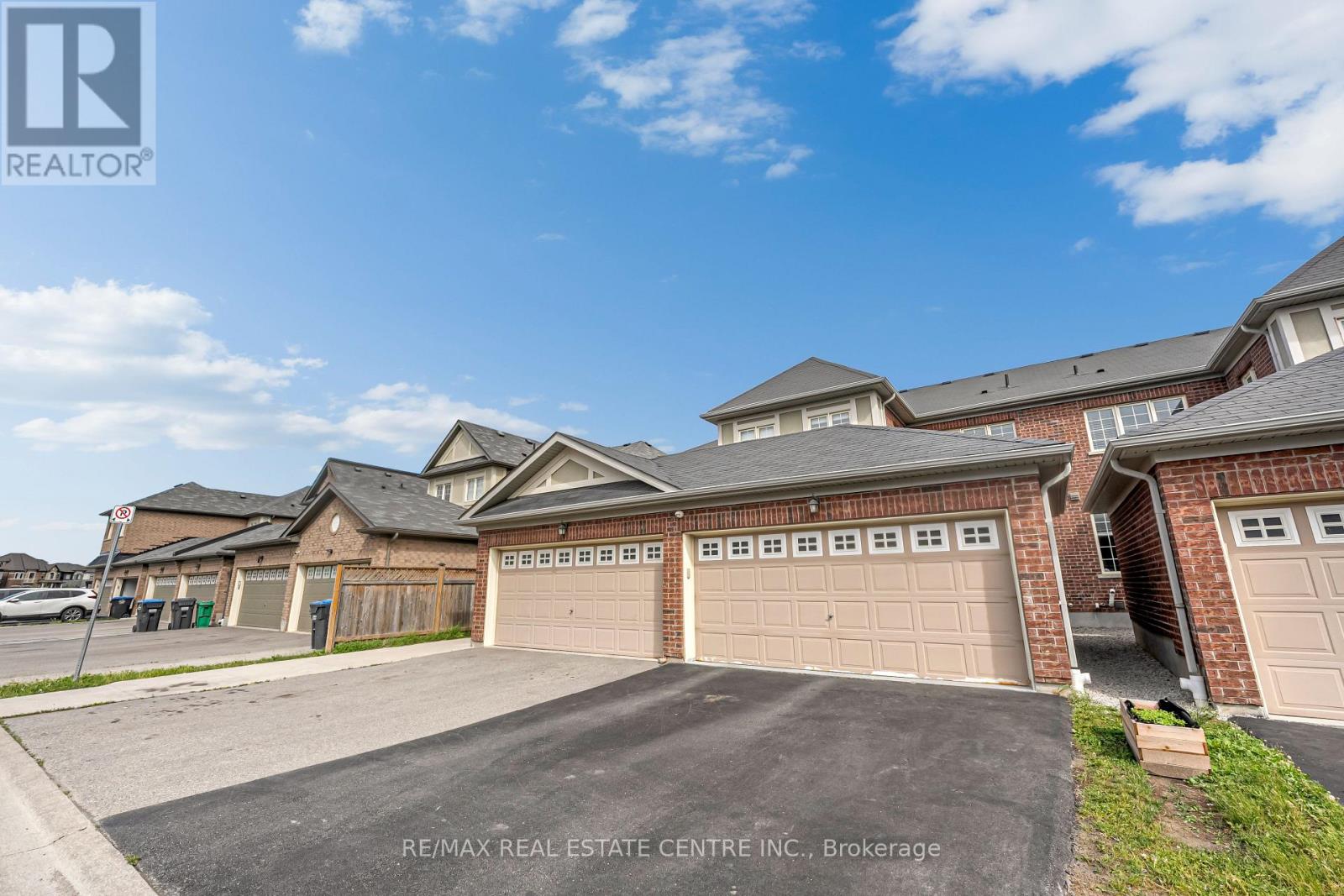 76 Saint Dennis Road, Brampton, Ontario L6R 3Z2 - Photo 4 - W13468448
