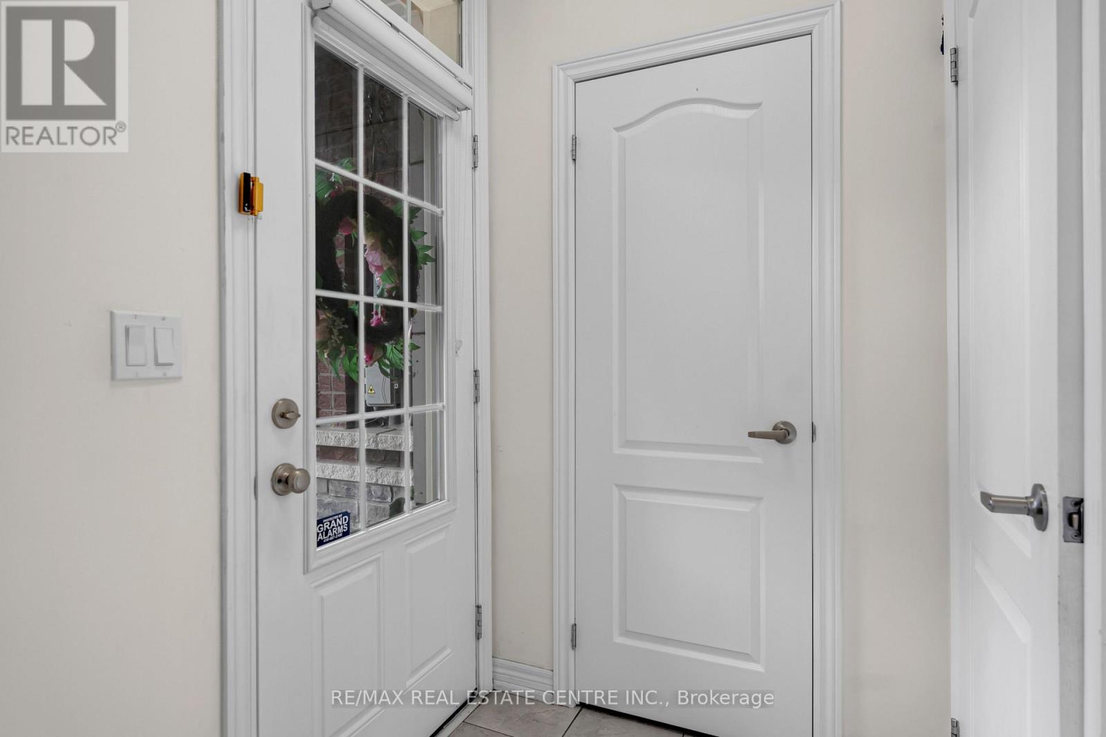 76 Saint Dennis Road, Brampton, Ontario L6R 3Z2 - Photo 5 - W13468448