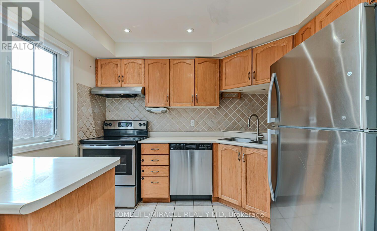 46 Weather Vane Lane, Brampton, Ontario L6X 4R5 - Photo 3 - W13468474