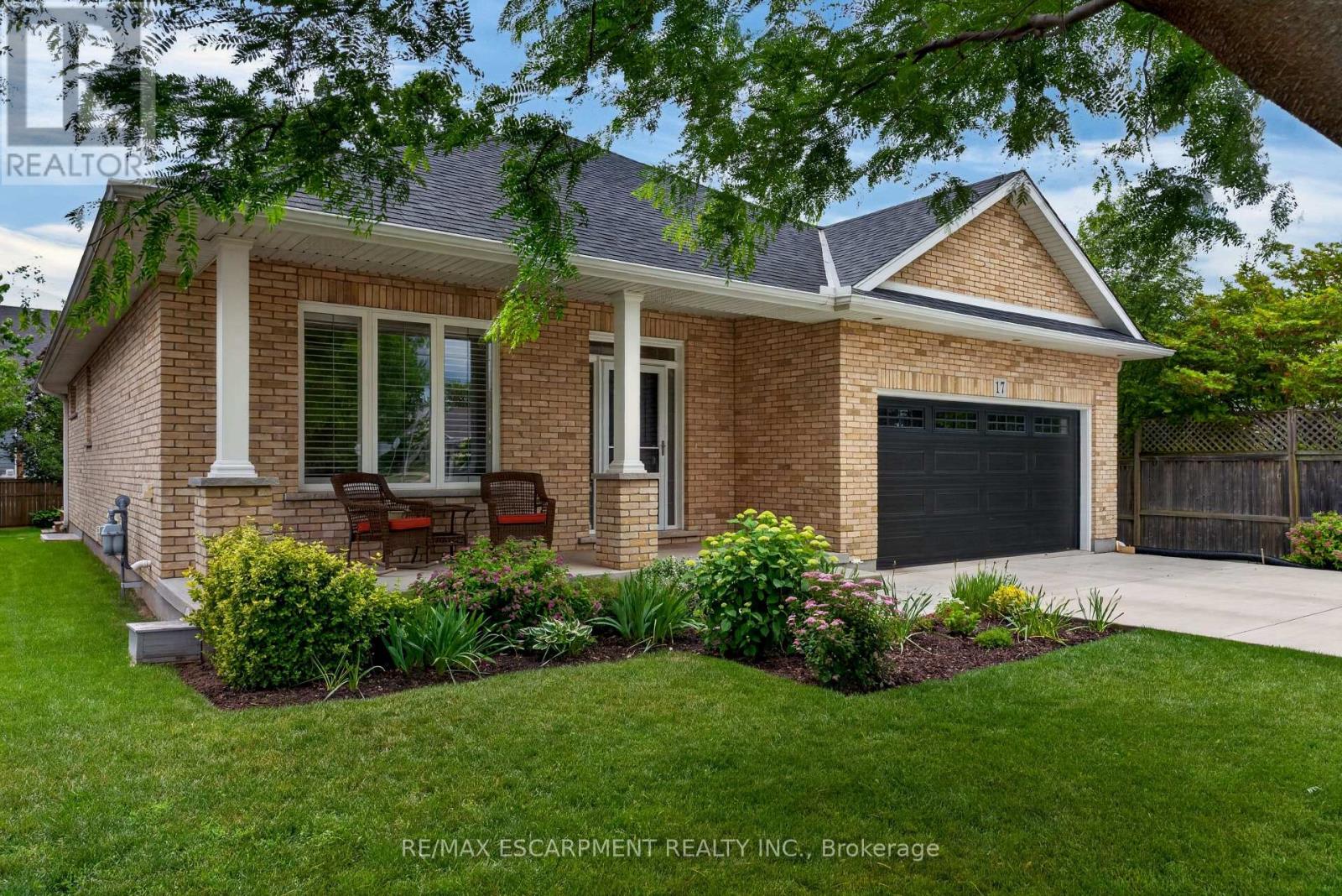 17 Diana Drive, Niagara-On-The-Lake, Ontario L0S 1T0 - Photo 2 - X13468482