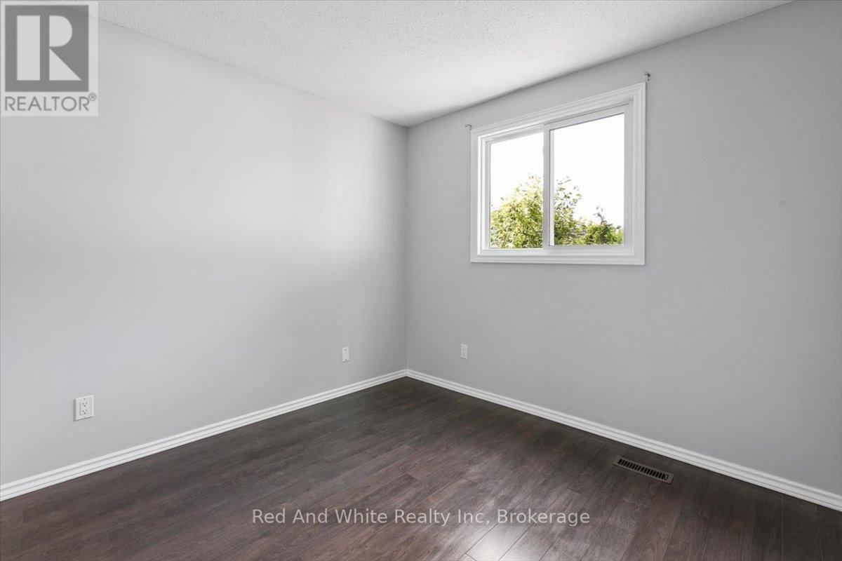 96 Pathfinder Crescent, Kitchener, Ontario  N2P 1S6 - Photo 14 - X12991064