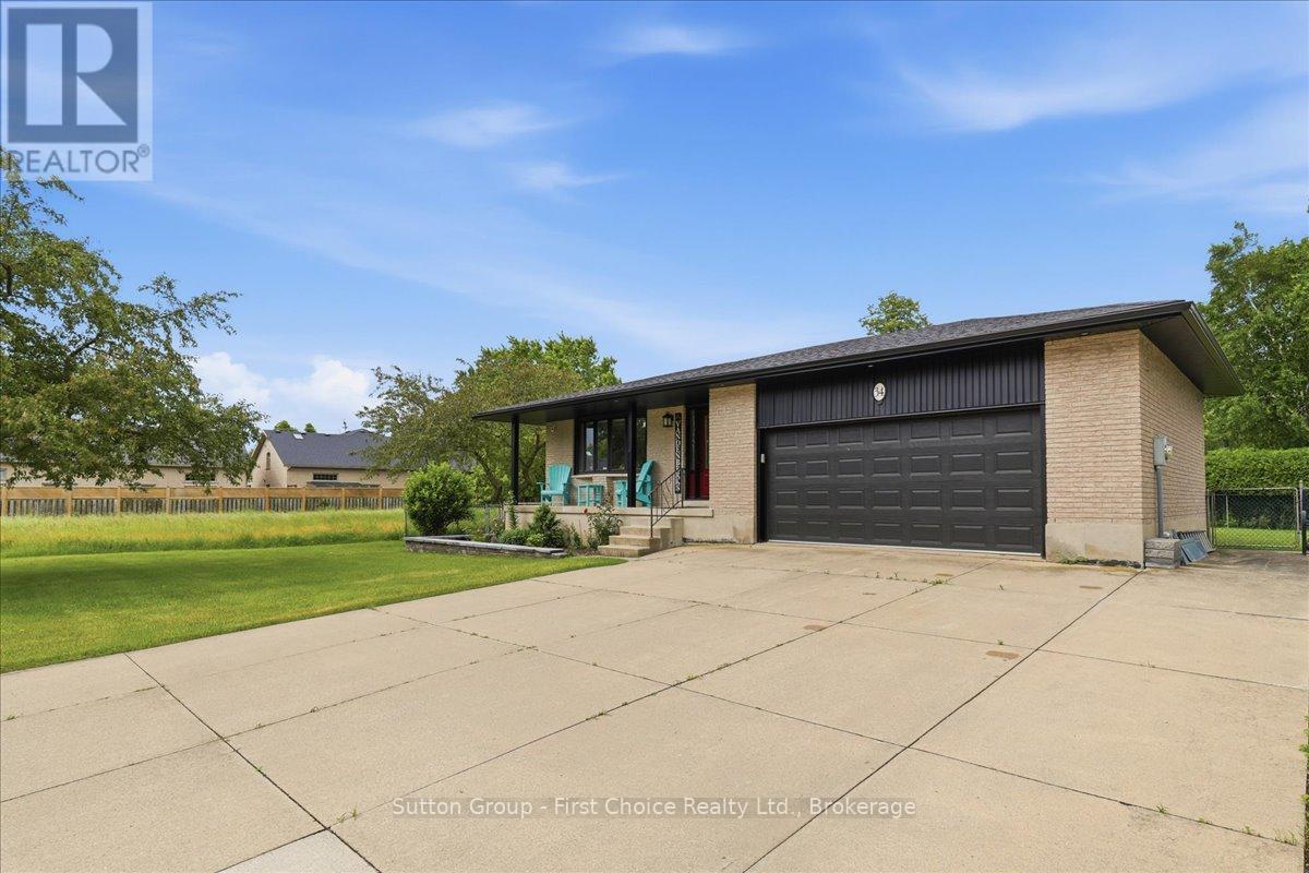 34 Dixon Road, Stratford, Ontario  N5A 6X8 - Photo 3 - X13468714