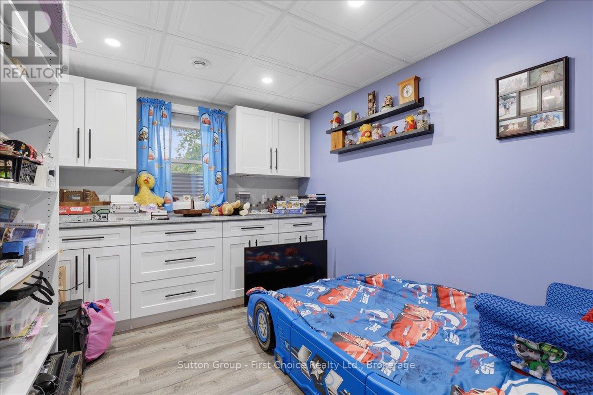 34 Dixon Road, Stratford, Ontario  N5A 6X8 - Photo 33 - X13468714