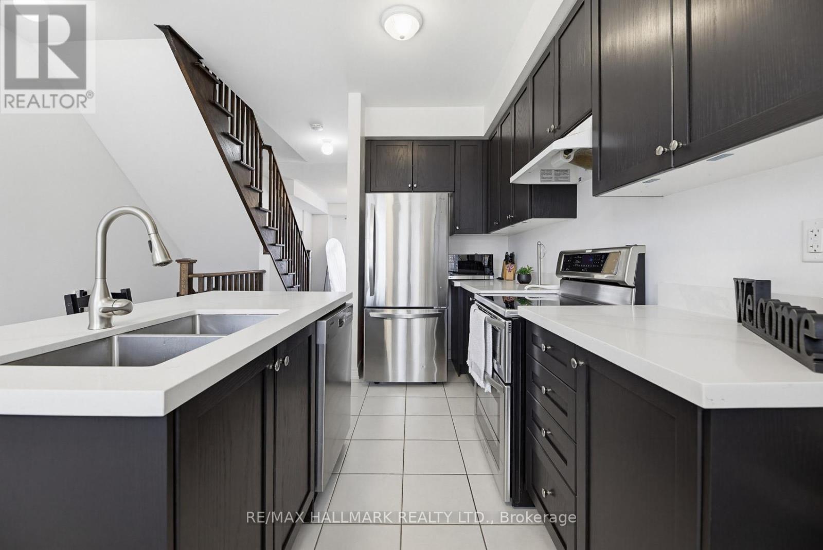 60 Belanger Crescent, Toronto, Ontario  M1L 0H3 - Photo 4 - E13122090