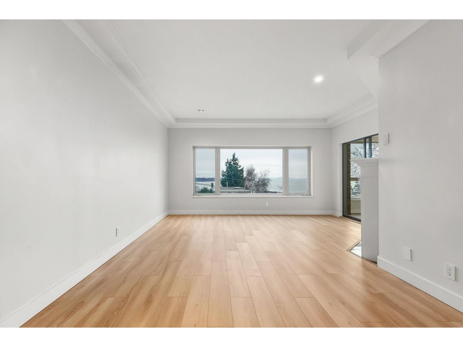 204 15176 Buena Vista Avenue, White Rock, British Columbia  V4B 1Y3 - Photo 6 - R3137942