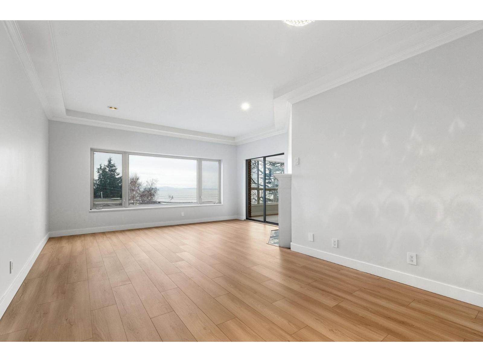 204 15176 Buena Vista Avenue, White Rock, British Columbia  V4B 1Y3 - Photo 7 - R3137942