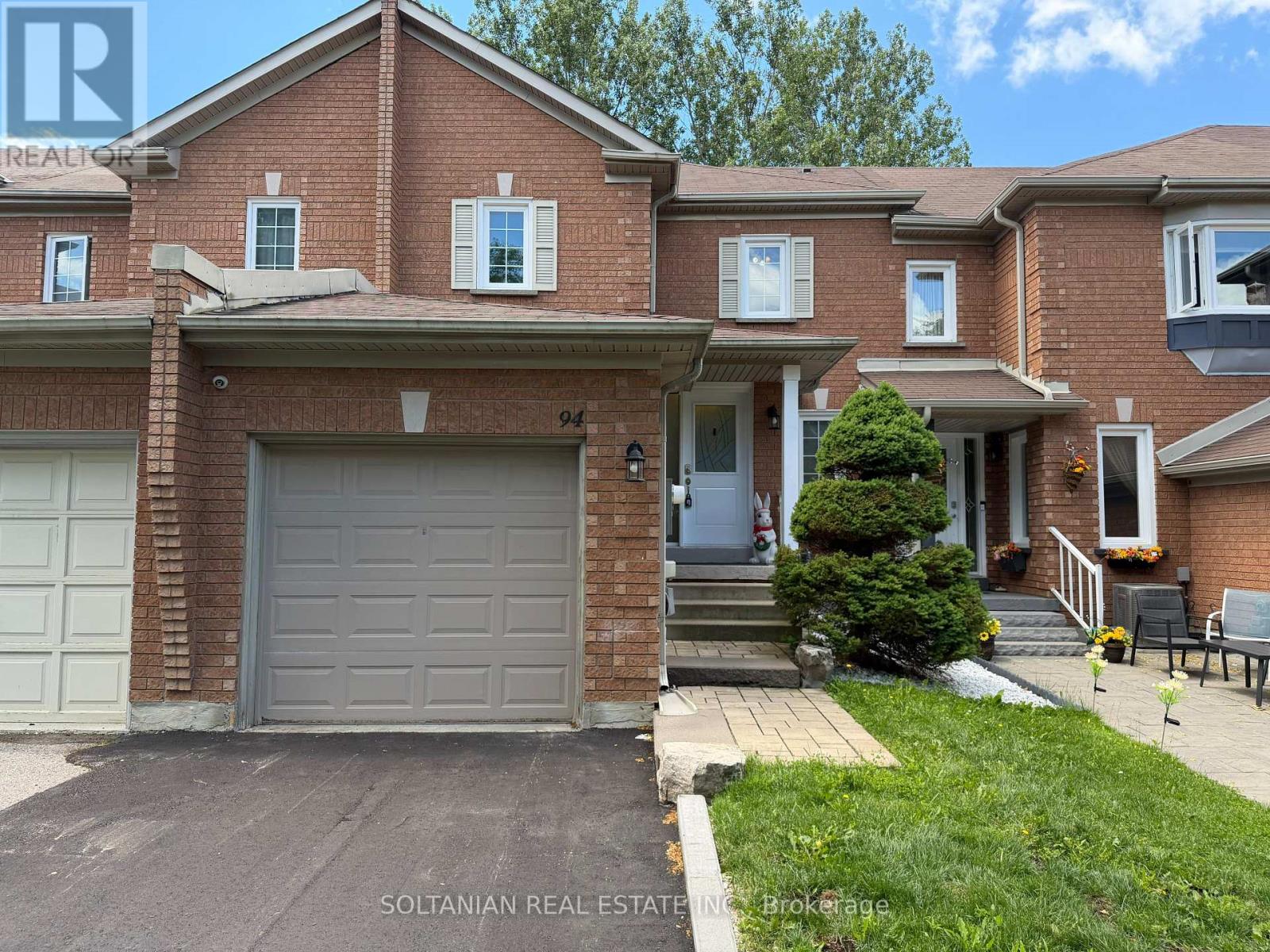 94 OCTOBER LANE, Aurora, Ontario