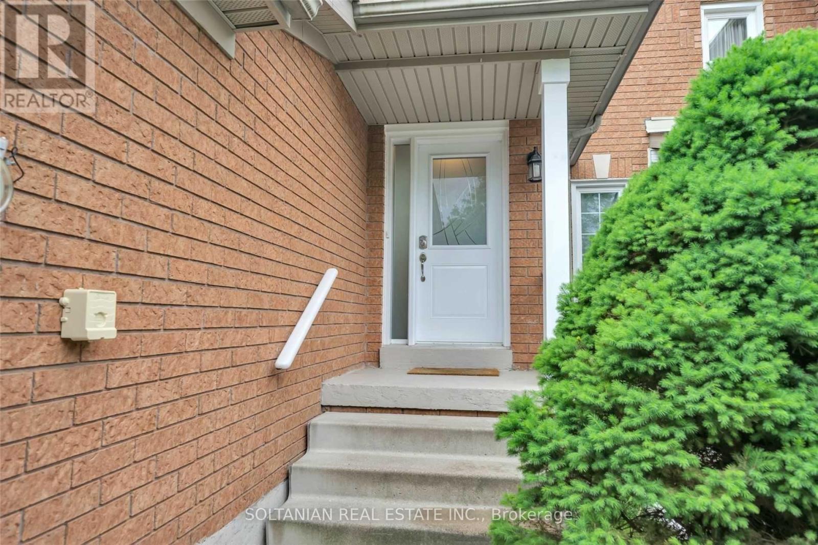 94 October Lane, Aurora, Ontario  L4G 6Z8 - Photo 2 - N13467782