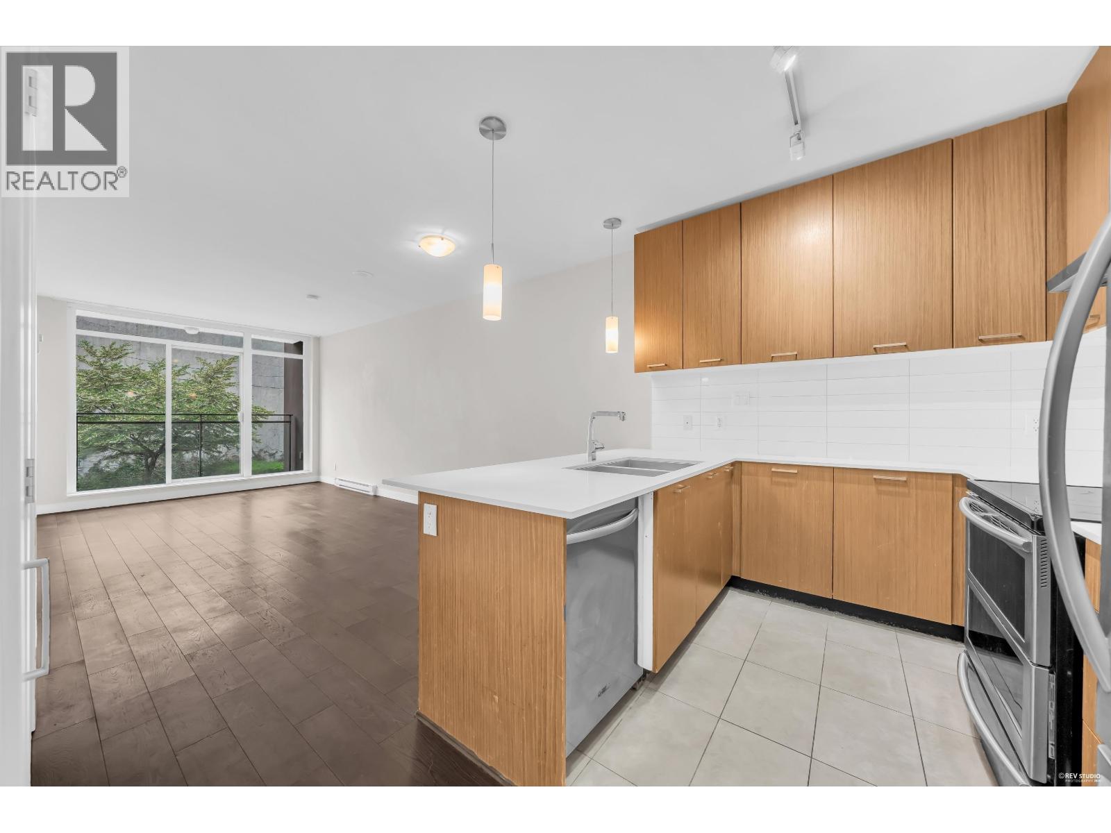 208 2321 Scotia Street, Vancouver, British Columbia  V5T 0A8 - Photo 3 - R3134730