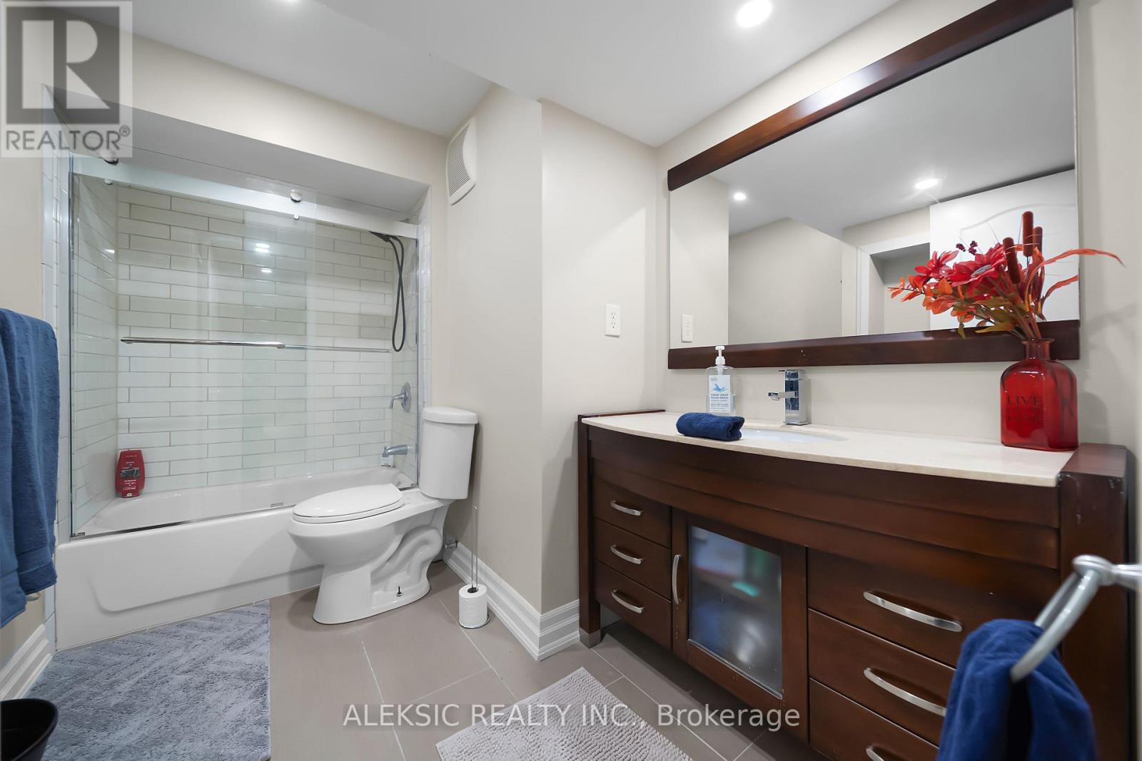 33 Hillpath Crescent, Brampton, Ontario  L6Z 4T7 - Photo 30 - W13468796