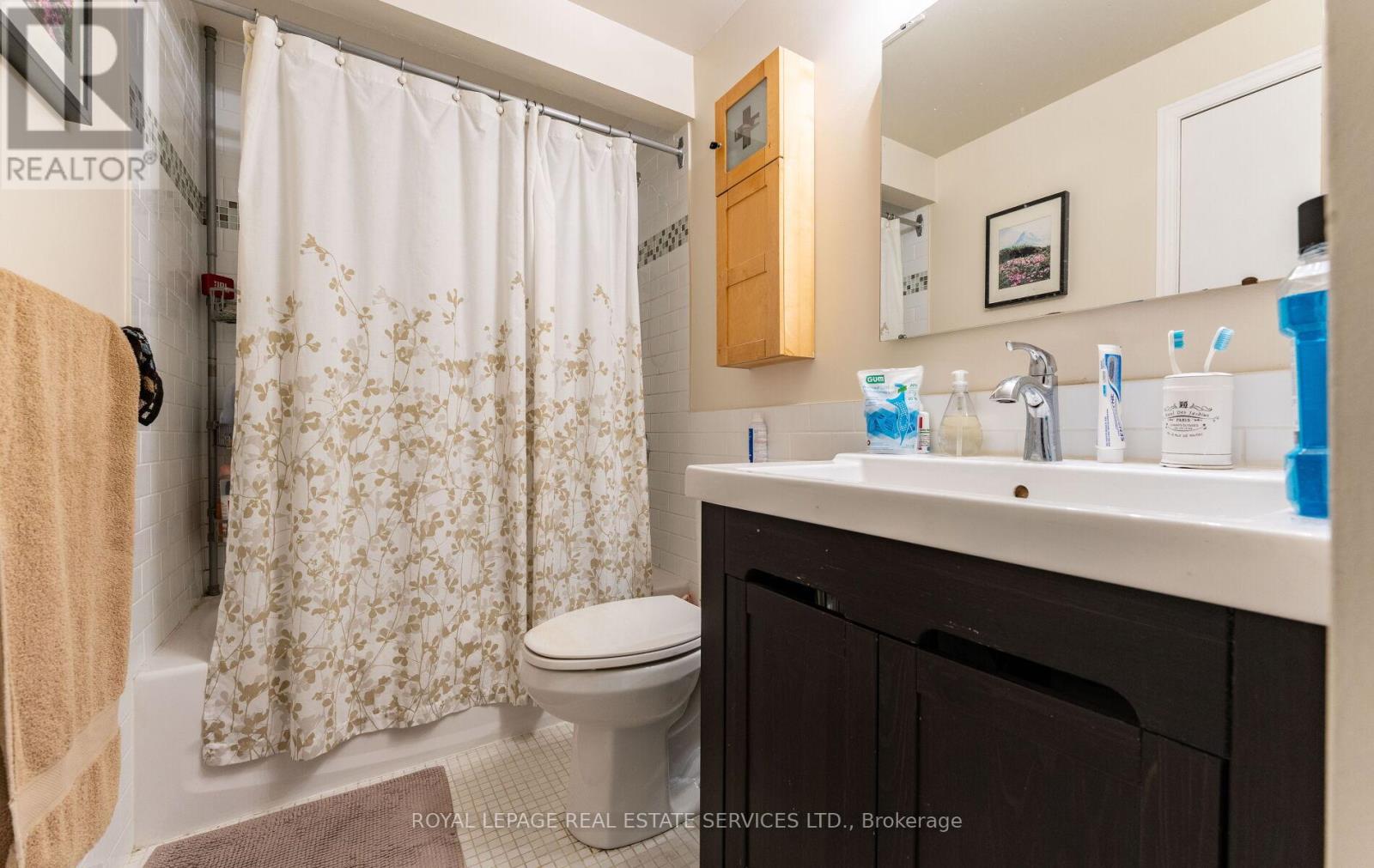 2nd Floor - 580 Indian Road, Toronto, Ontario  M6P 2C2 - Photo 13 - W13468810