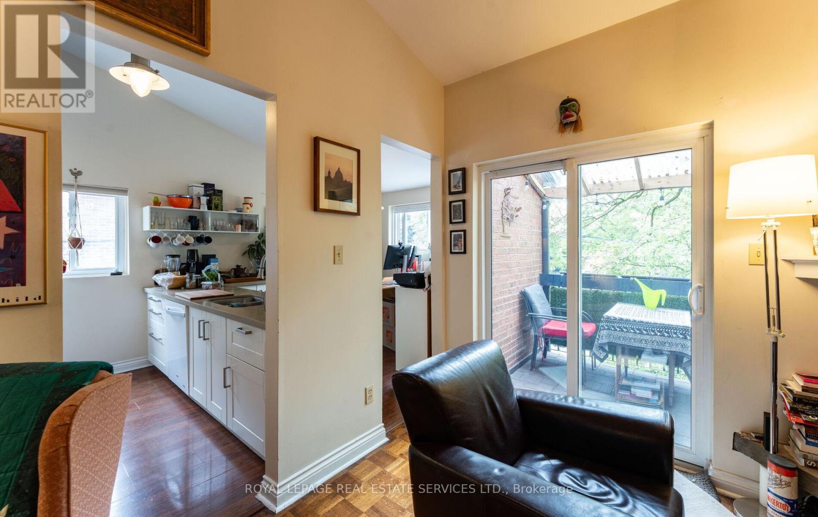 2nd Floor - 580 Indian Road, Toronto, Ontario  M6P 2C2 - Photo 8 - W13468810